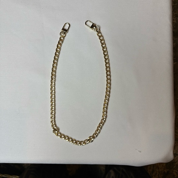 LV CHAIN AND KEY WITH UNBRANDED CHAIN - Picture 5 of 7